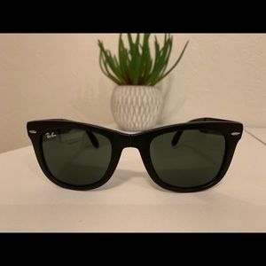 Ray-Ban Wayfarer RB 4105 foldable sunglasses